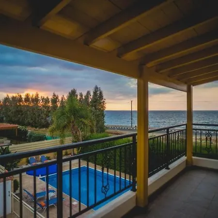 Beachfront Thomas 5 *