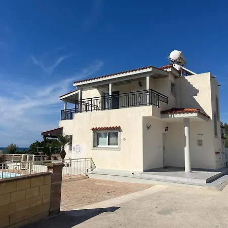 Beachfront Thomas 5 Villa *