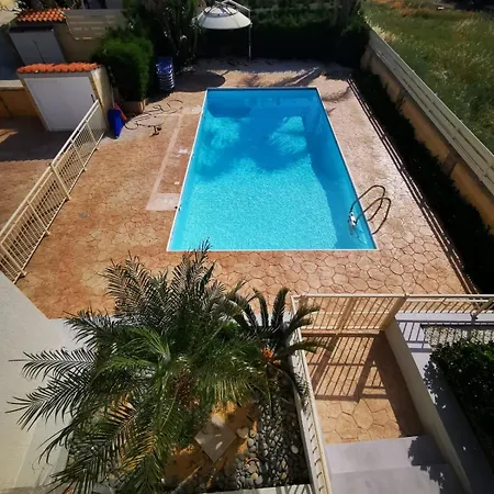 Beachfront Thomas 5 * Argaka