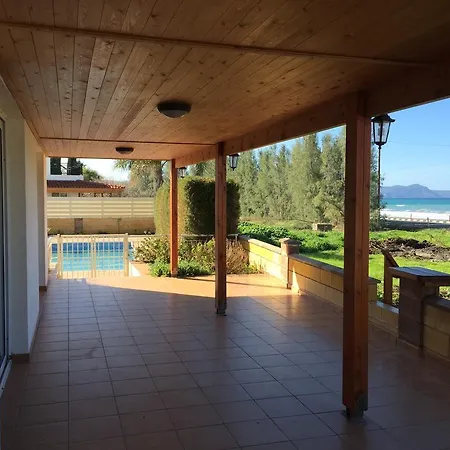 Beachfront Thomas 5 Villa