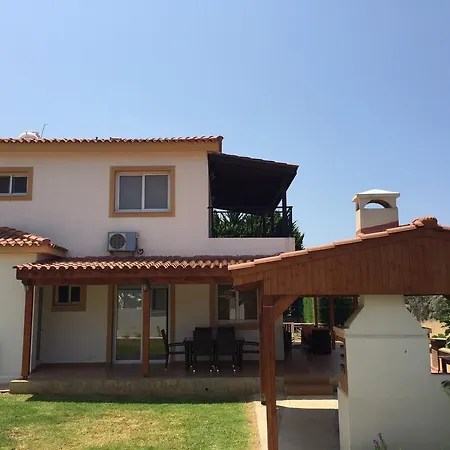 Beachfront Thomas 5 Villa
