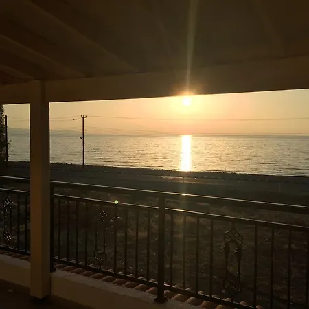 Beachfront Thomas 5 *