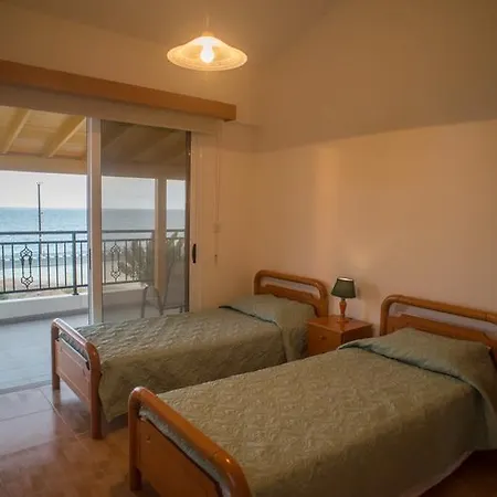 Beachfront Thomas 5 * Argaka