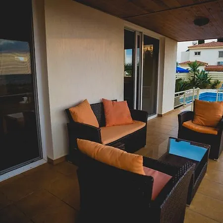 Beachfront Thomas 5 Villa