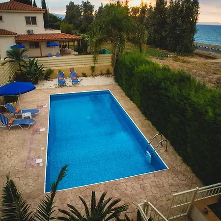 Beachfront Thomas 5 *