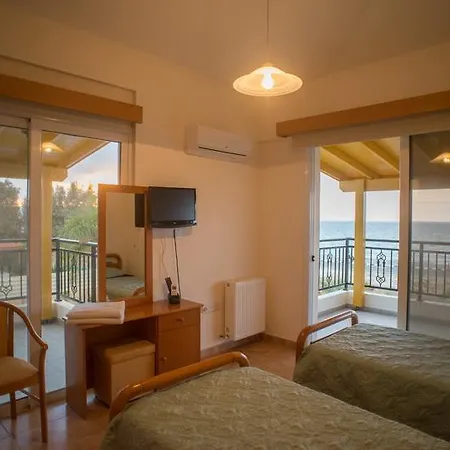 Beachfront Thomas 5 Villa