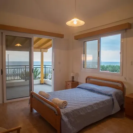 Beachfront Thomas 5 Villa *
