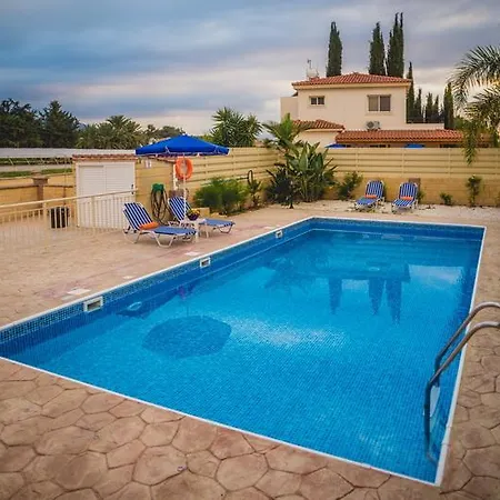 Beachfront Thomas 5 * Argaka
