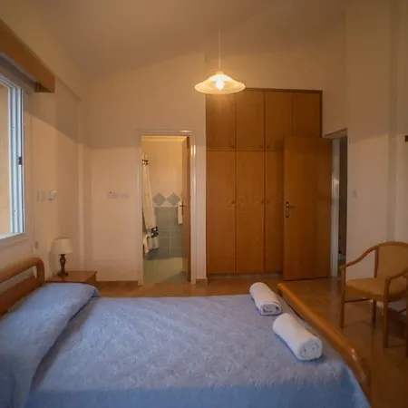 Beachfront Thomas 5 *