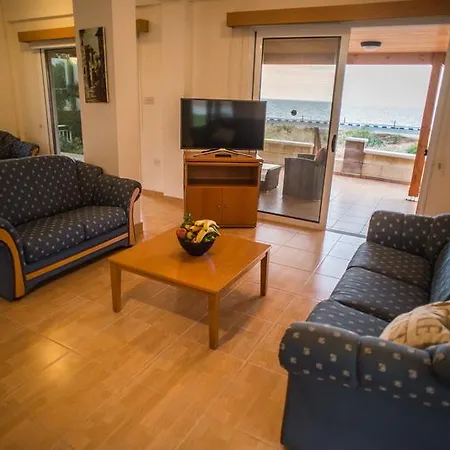 Beachfront Thomas 5 Villa *