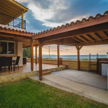 Beachfront Thomas 5 Villa *