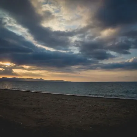 Beachfront Thomas 5 *