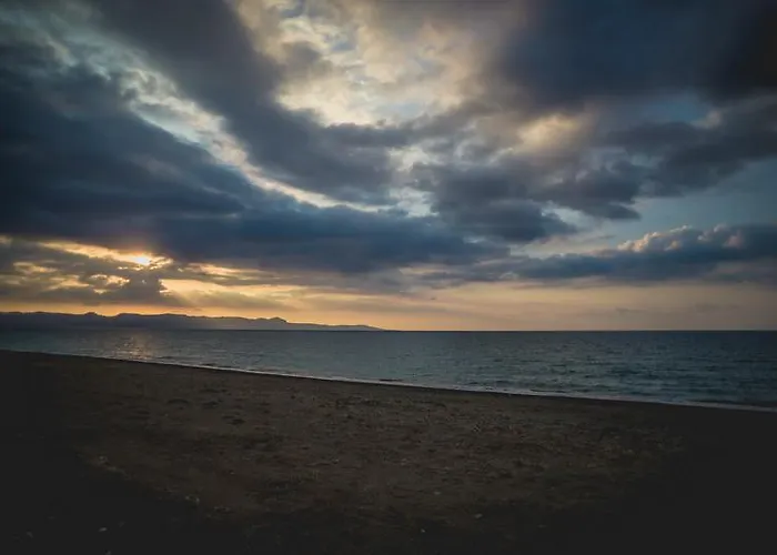 Beachfront Thomas 5 *